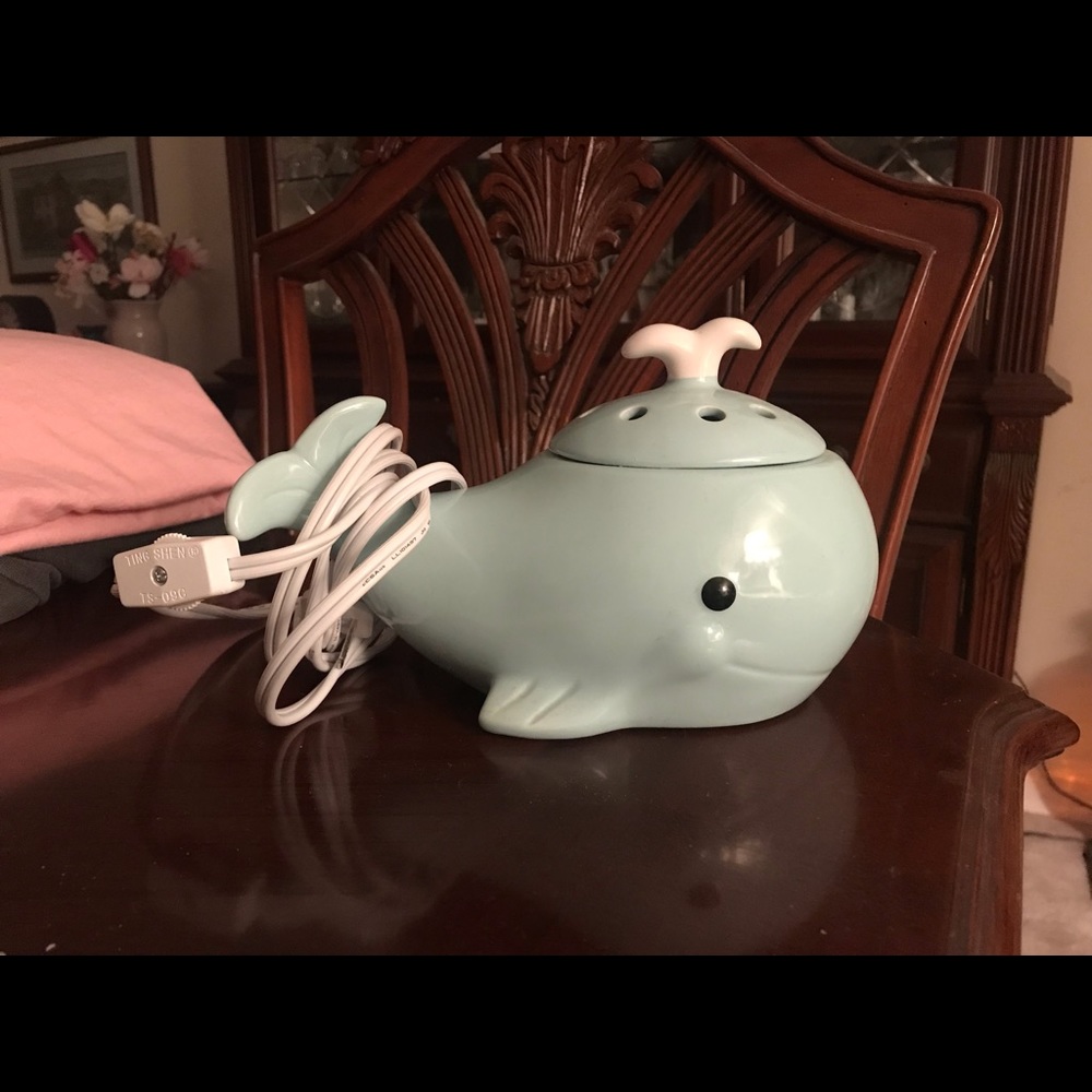 Scentsy whale warmer flawless